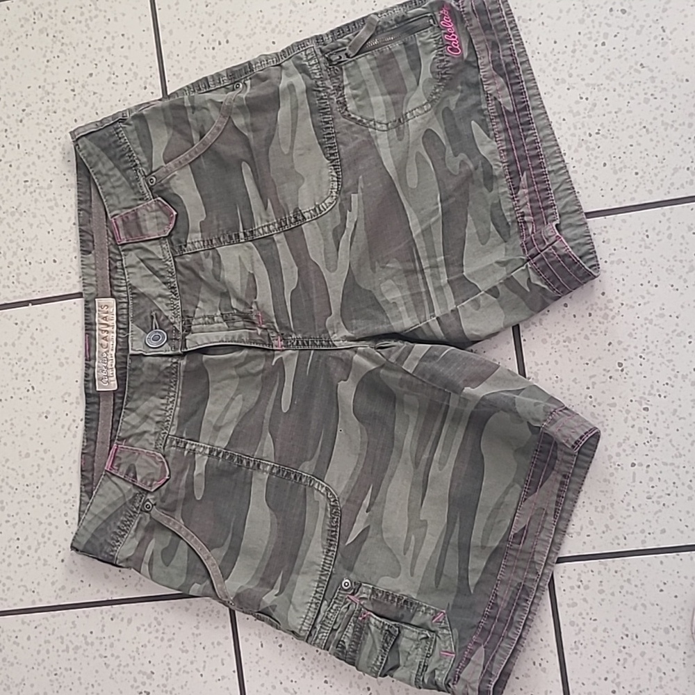 Cabela's Green Camouflage Cargo Shorts